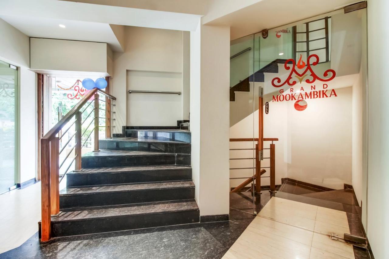 Grand Mookambika Hotel Navi Mumbai Buitenkant foto