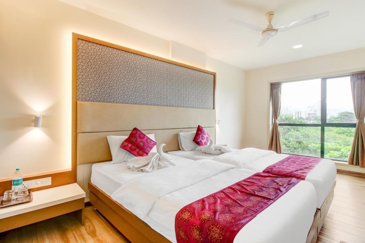 Grand Mookambika Hotel Navi Mumbai Buitenkant foto