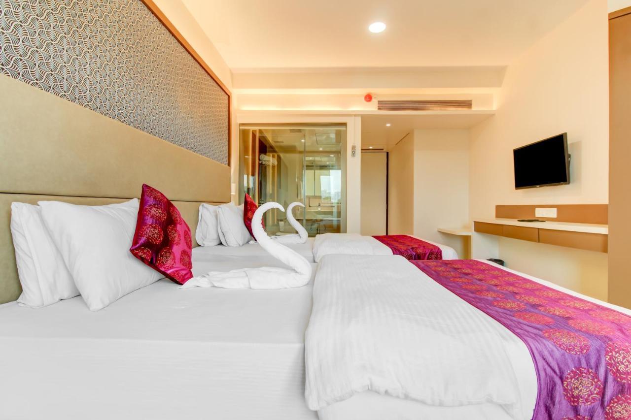 Grand Mookambika Hotel Navi Mumbai Buitenkant foto