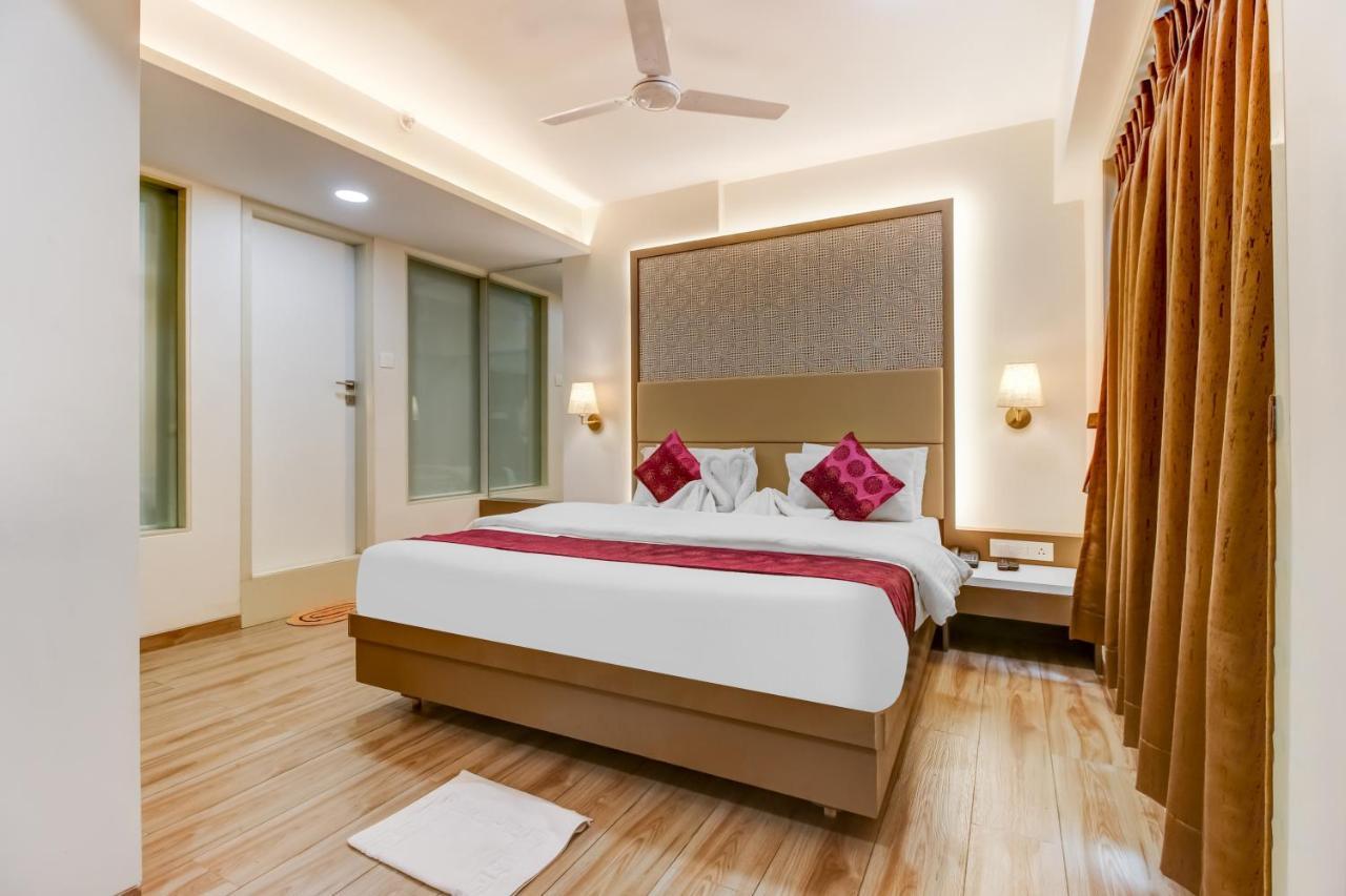 Grand Mookambika Hotel Navi Mumbai Buitenkant foto