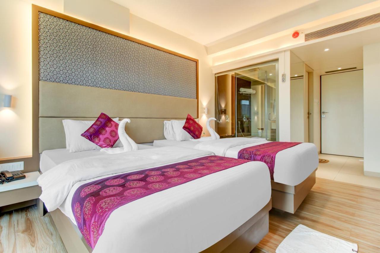 Grand Mookambika Hotel Navi Mumbai Buitenkant foto
