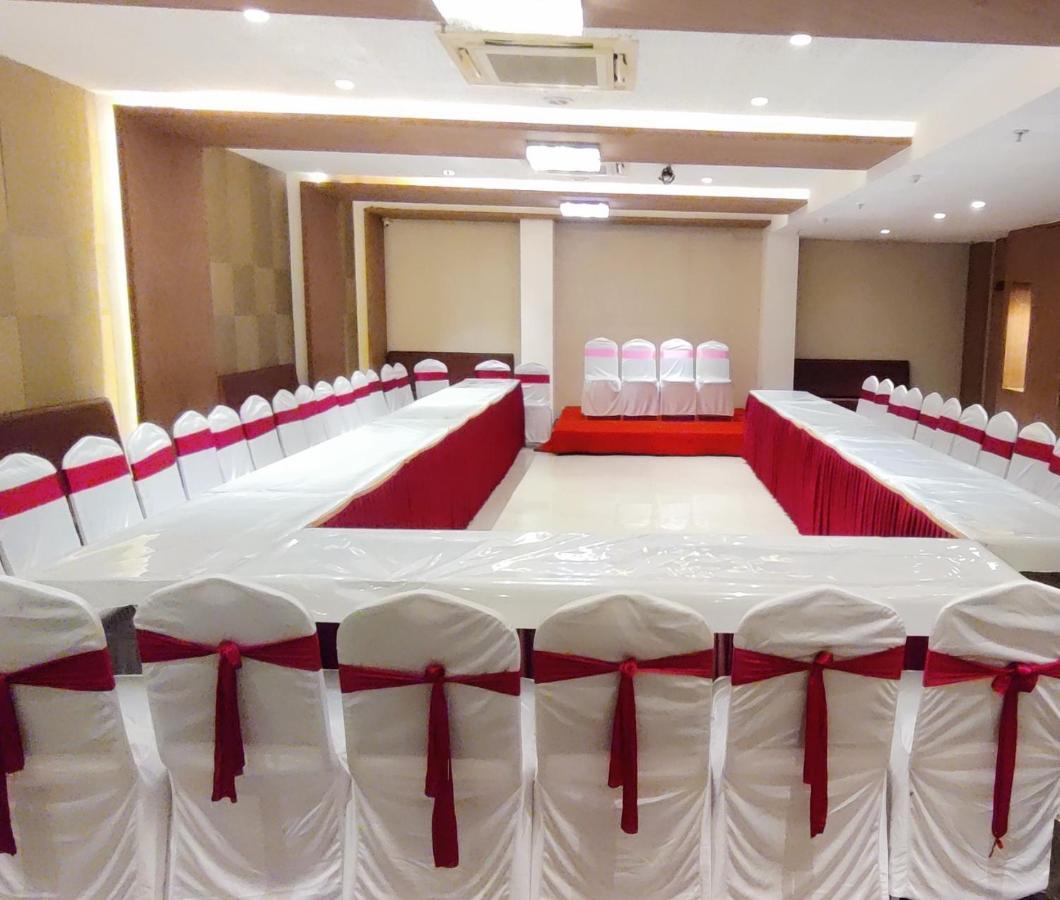 Grand Mookambika Hotel Navi Mumbai Buitenkant foto