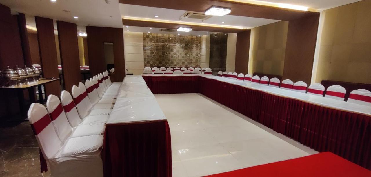 Grand Mookambika Hotel Navi Mumbai Buitenkant foto