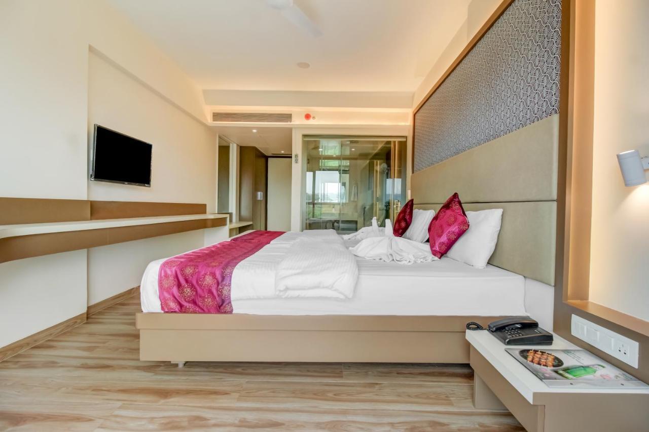 Grand Mookambika Hotel Navi Mumbai Buitenkant foto