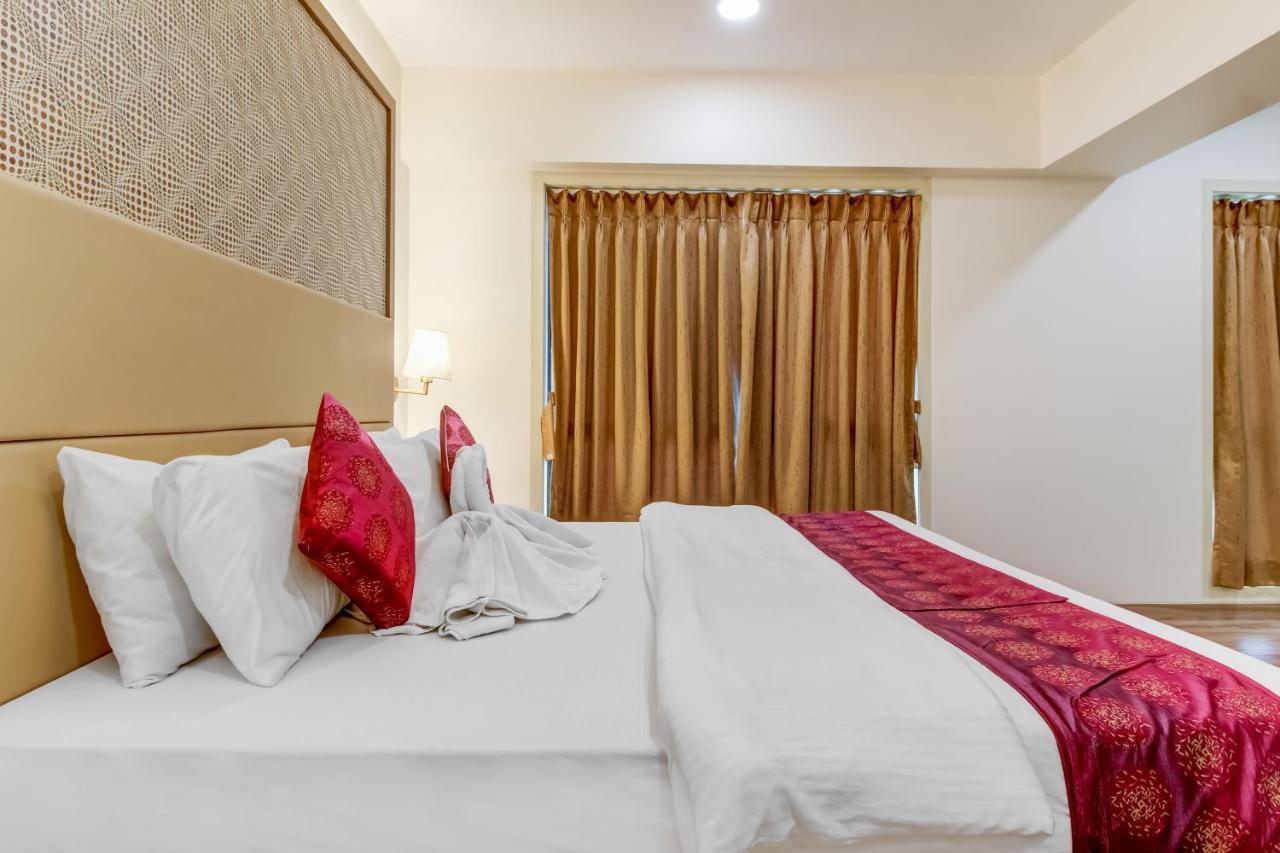 Grand Mookambika Hotel Navi Mumbai Buitenkant foto