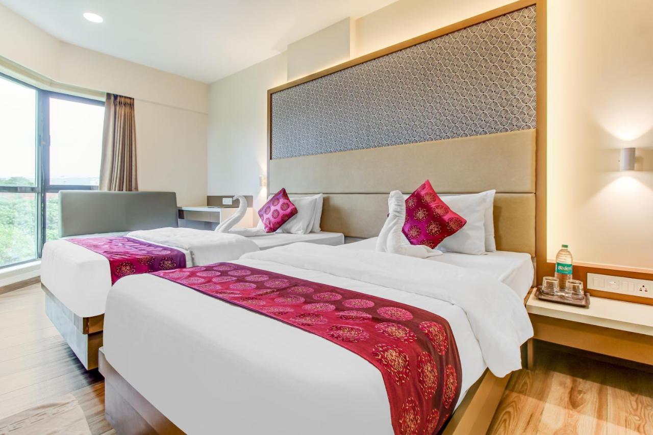 Grand Mookambika Hotel Navi Mumbai Buitenkant foto