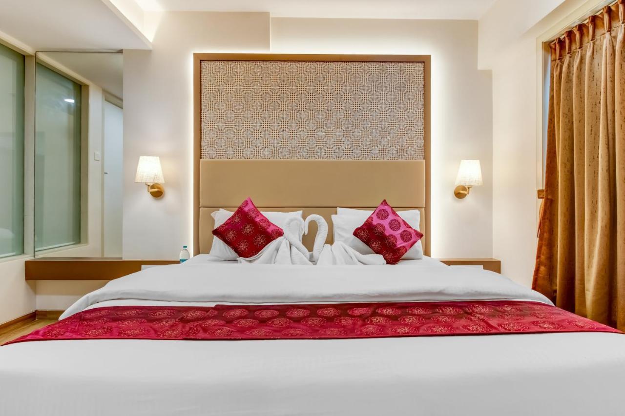Grand Mookambika Hotel Navi Mumbai Buitenkant foto