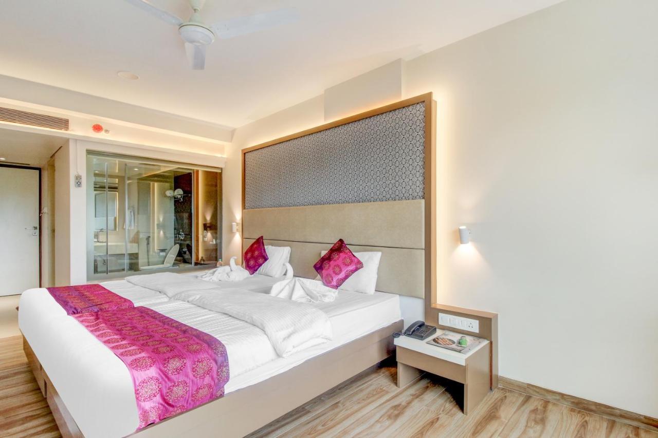 Grand Mookambika Hotel Navi Mumbai Buitenkant foto