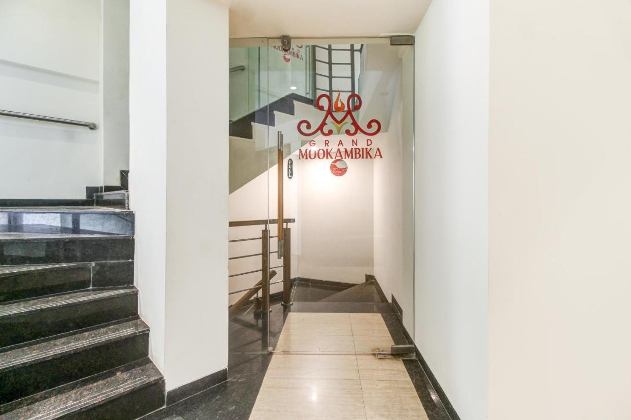 Grand Mookambika Hotel Navi Mumbai Buitenkant foto
