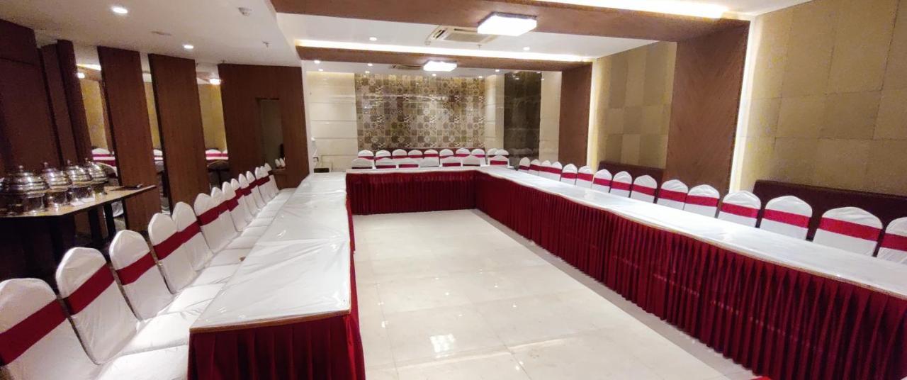 Grand Mookambika Hotel Navi Mumbai Buitenkant foto