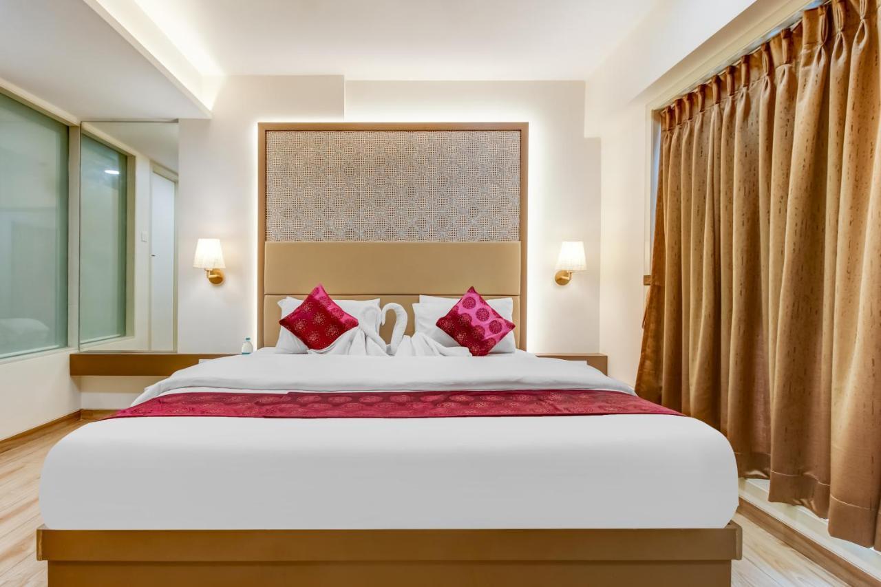 Grand Mookambika Hotel Navi Mumbai Buitenkant foto