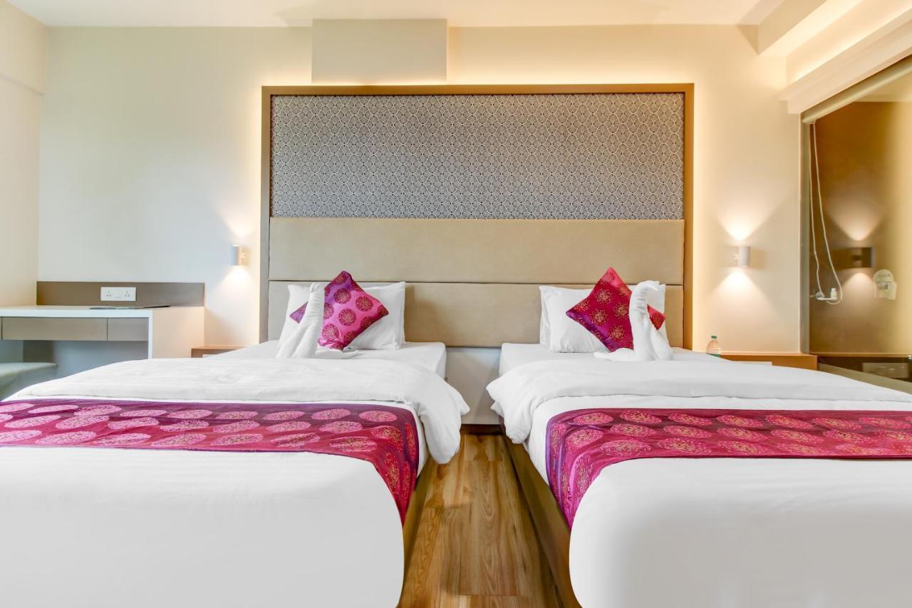 Grand Mookambika Hotel Navi Mumbai Buitenkant foto