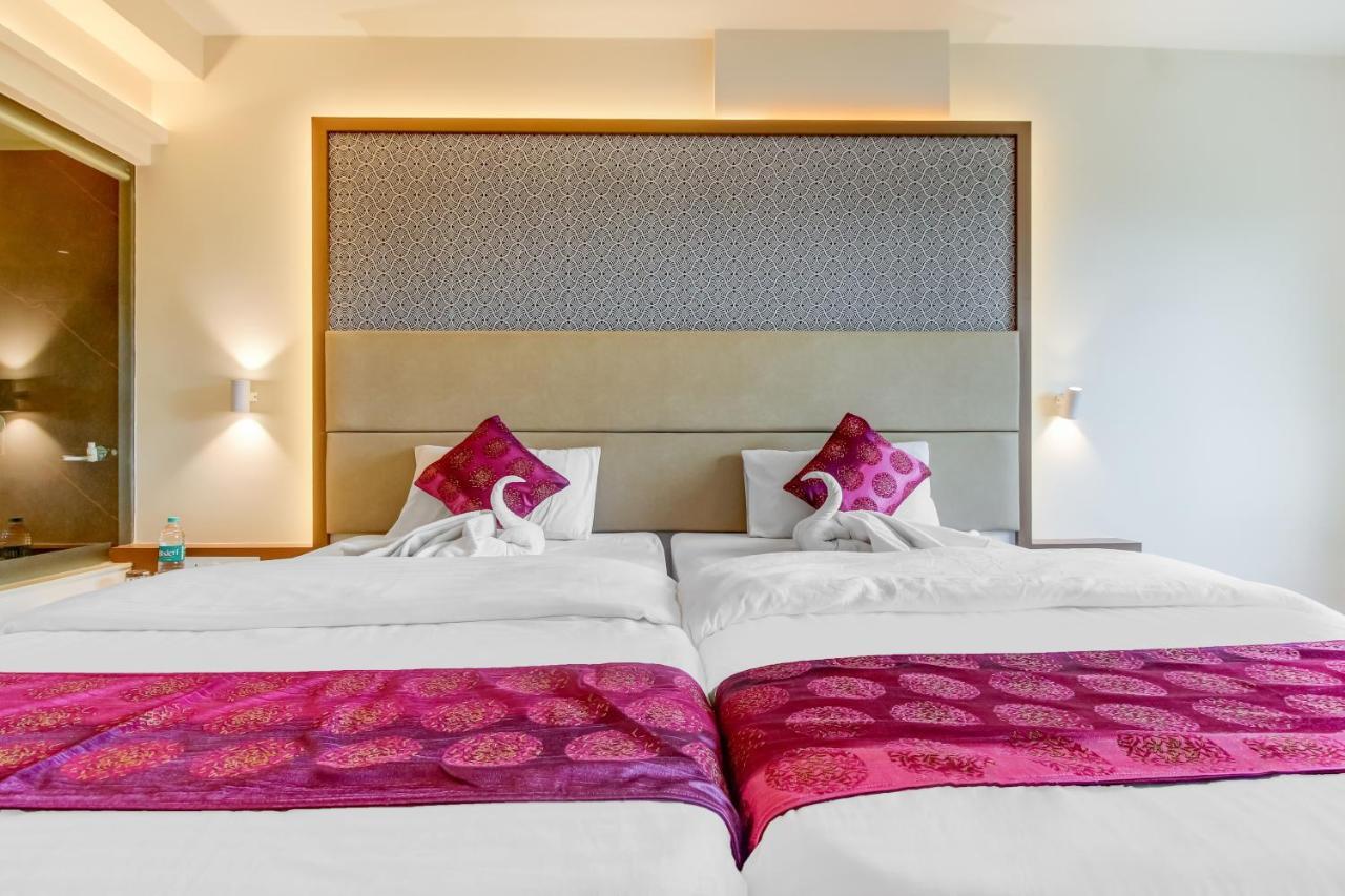 Grand Mookambika Hotel Navi Mumbai Buitenkant foto
