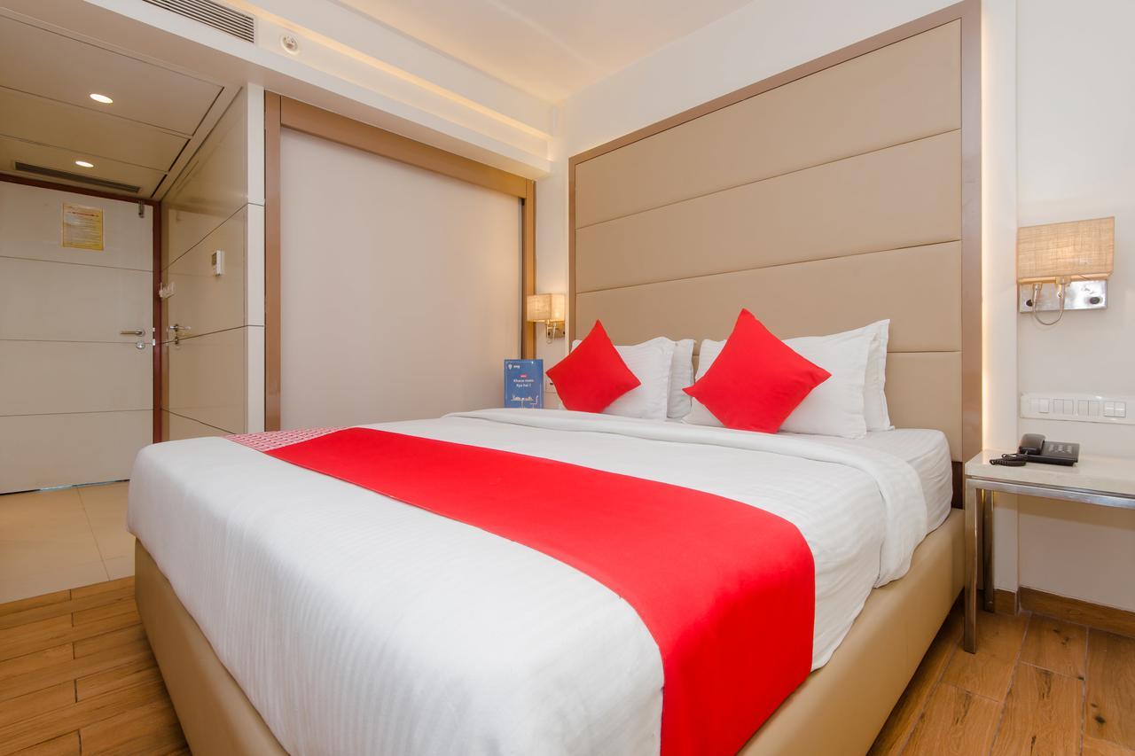 Grand Mookambika Hotel Navi Mumbai Buitenkant foto