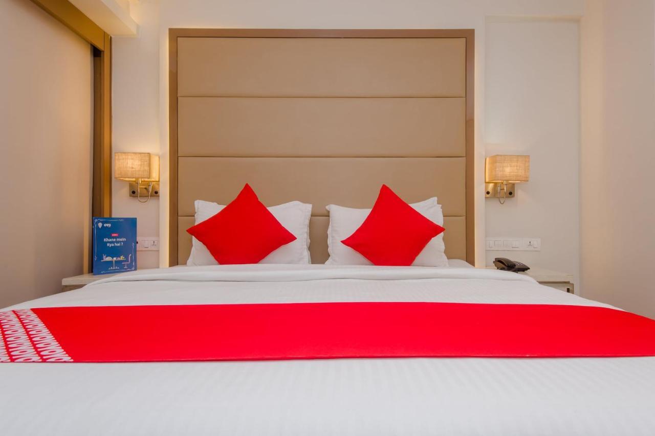 Grand Mookambika Hotel Navi Mumbai Buitenkant foto