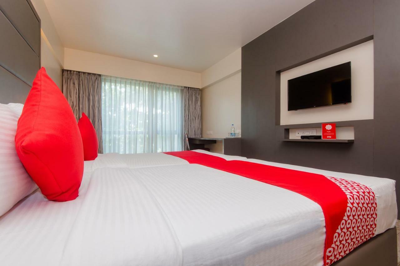 Grand Mookambika Hotel Navi Mumbai Buitenkant foto