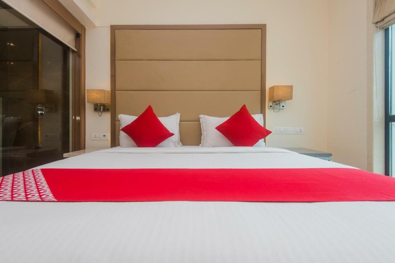 Grand Mookambika Hotel Navi Mumbai Buitenkant foto