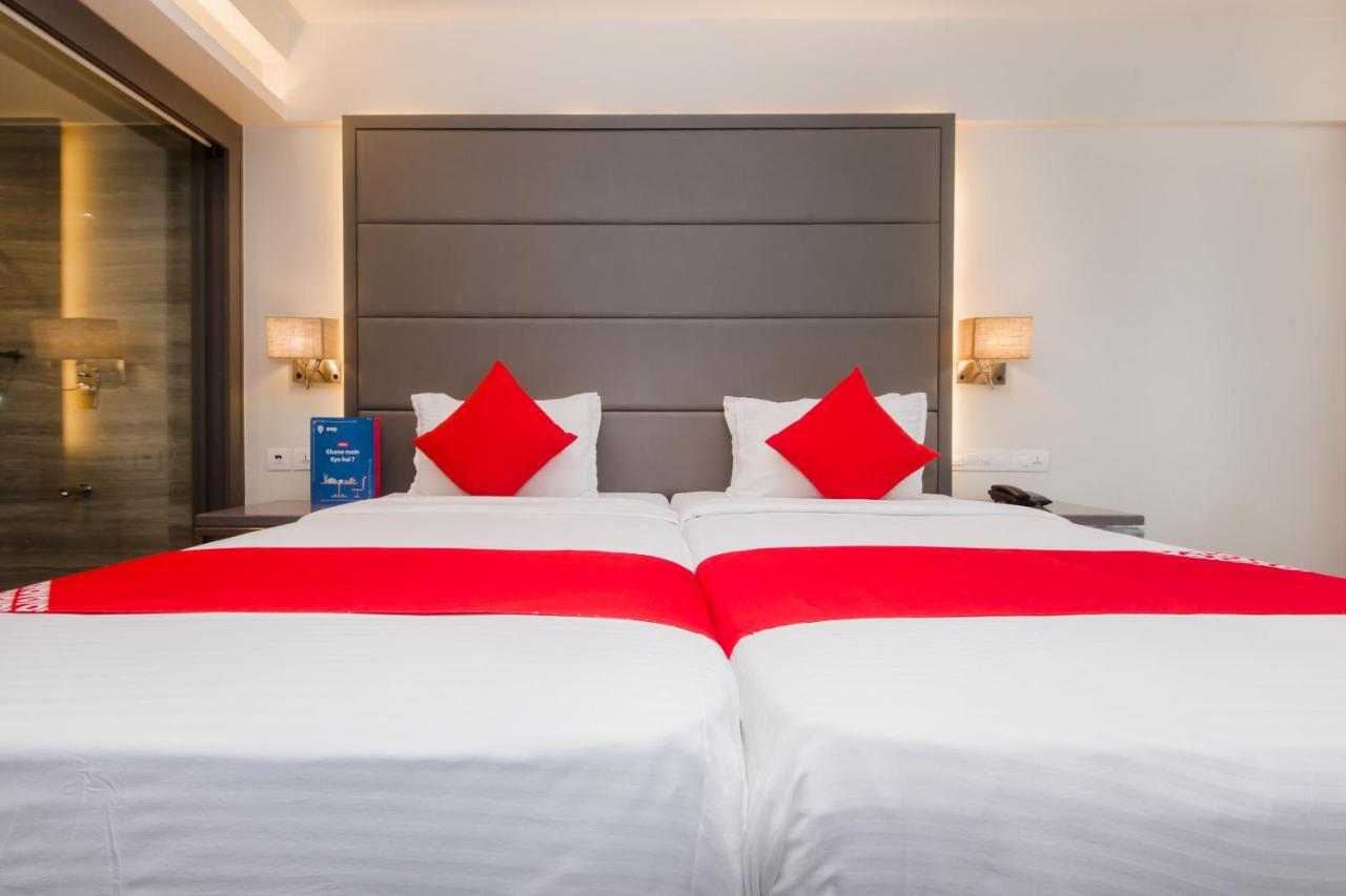 Grand Mookambika Hotel Navi Mumbai Buitenkant foto