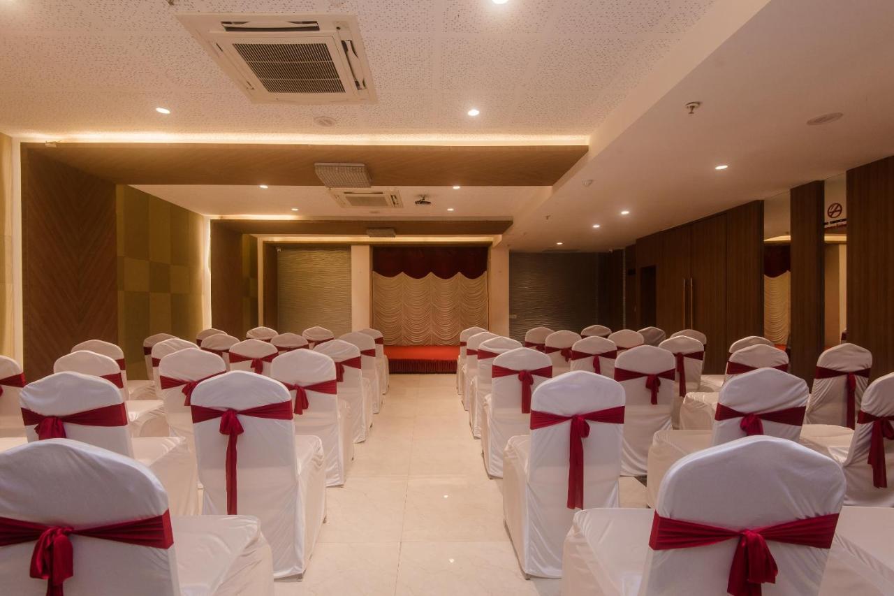 Grand Mookambika Hotel Navi Mumbai Buitenkant foto